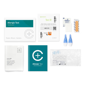 Inhalt des Hundeallergie Testkits von cerascreen: Verpackung, Anleitung, Lanzetten, Plfaster, Trockenblutkarte, Desinfektionstuch, Rücksendeumschlag